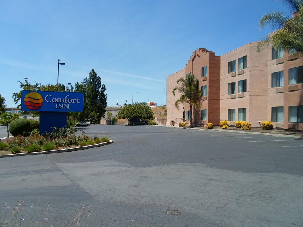 Comfort Inn Silicon Valley East Fremont Exterior photo